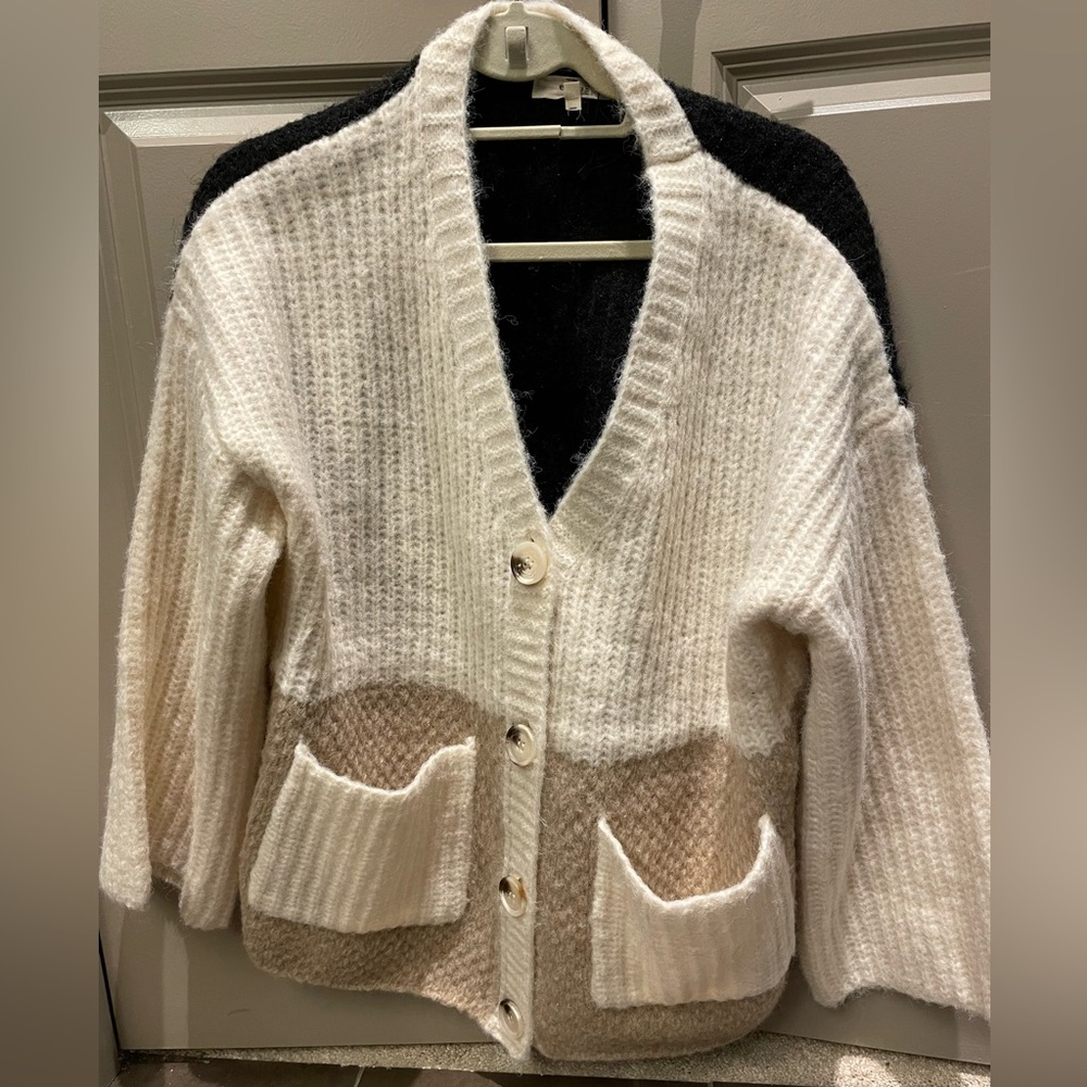 New without tag colorblock cardigan